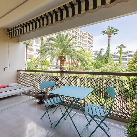Vaneau Gallia Traversant Apartment